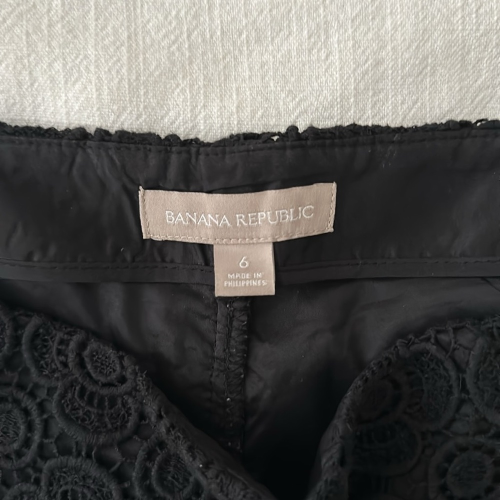 Lace Scalloped Hem Shorts - Picture 2 of 7